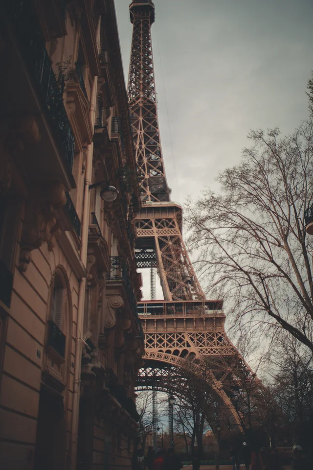 Paris — frame 1